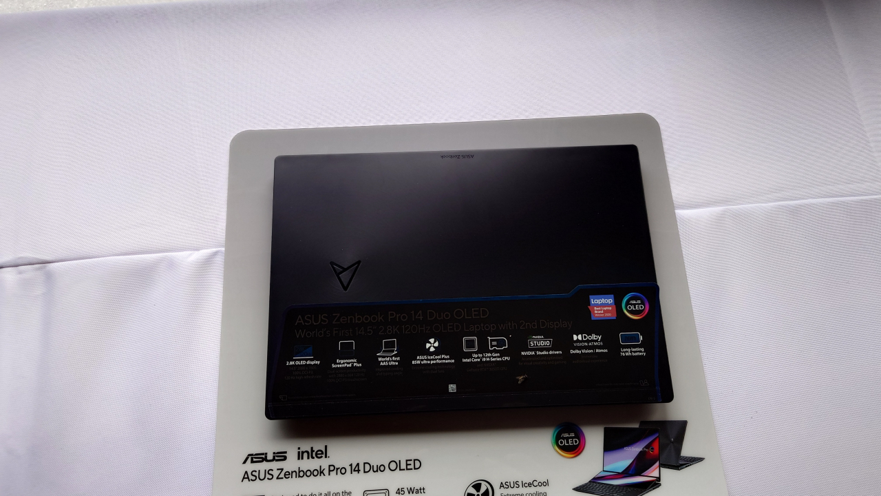 ASUS mizează pe laptop-uri ușoare și performante cu ecrane OLED pentru creștere