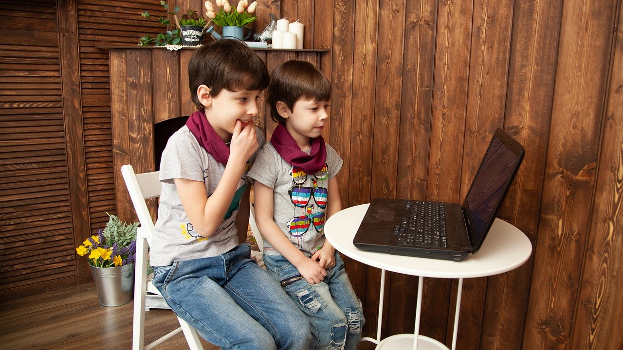 Coronavirus | Ce resurse digitale folosesc profesorii în timpul pandemiei