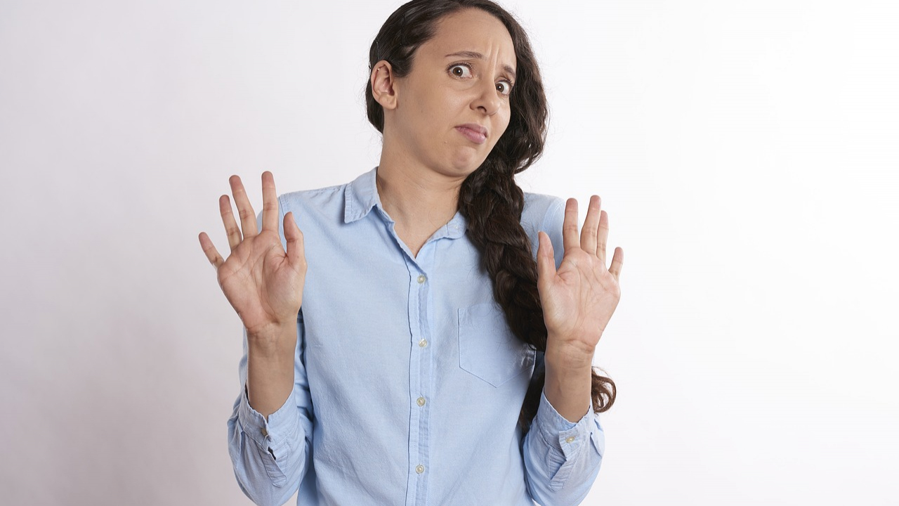 Din vorbă-n vorbă: cum te dă de gol tehnologia când ești la muncă