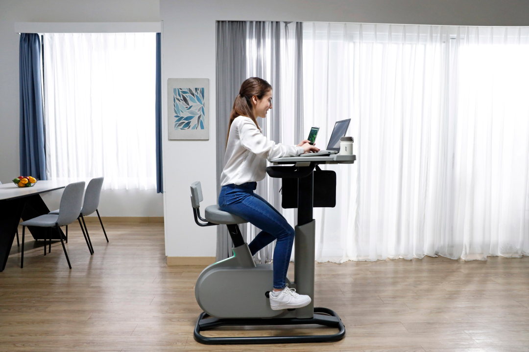 CES 2023: Acer prezintă biroul unde faci sport - hibrid scaun-bicicletă