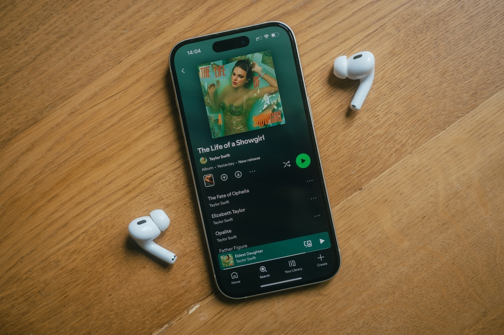 Spotify introduce eticheta AI Persona pentru a demarca mai clar "artiștii" realizați cu inteligență artificială