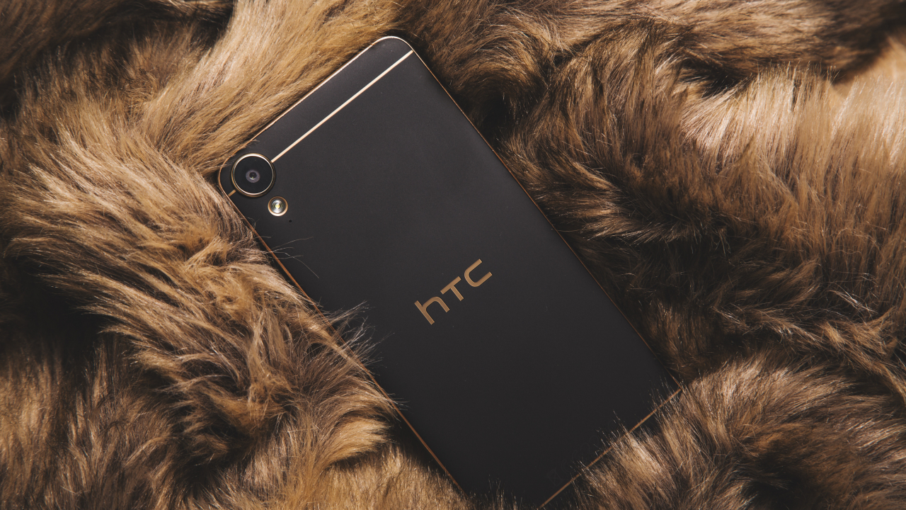 Google cumpără o parte din HTC și 2.000 de angajați