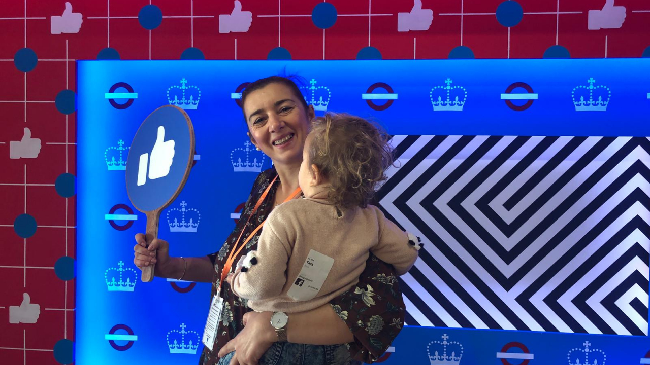 Atena Boca: De vorbă cu „Mama Mamelor” de pe Facebook, premiată de Zuckerberg