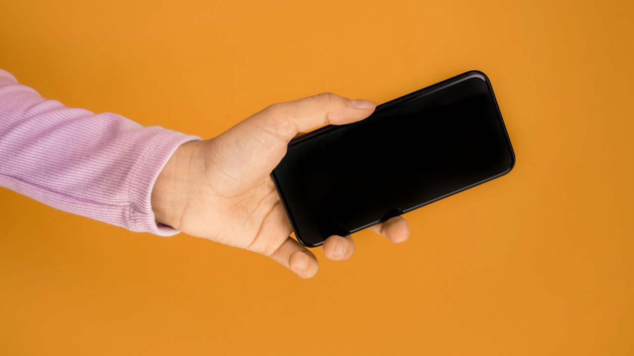 Clienții eMAG pot cumpăra telefoane noi prin vânzarea celor vechi în același loc