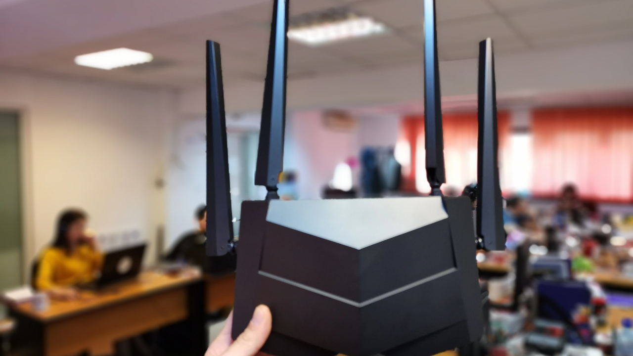 Tenda AC10U: Router ieftin și bun pentru o casă mare sau un birou mic