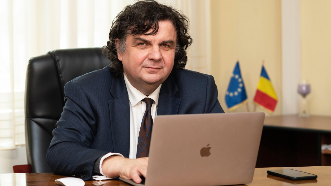 Rector UPT: Companii vor să angajeze 1.000 de oameni, dar nu au de unde