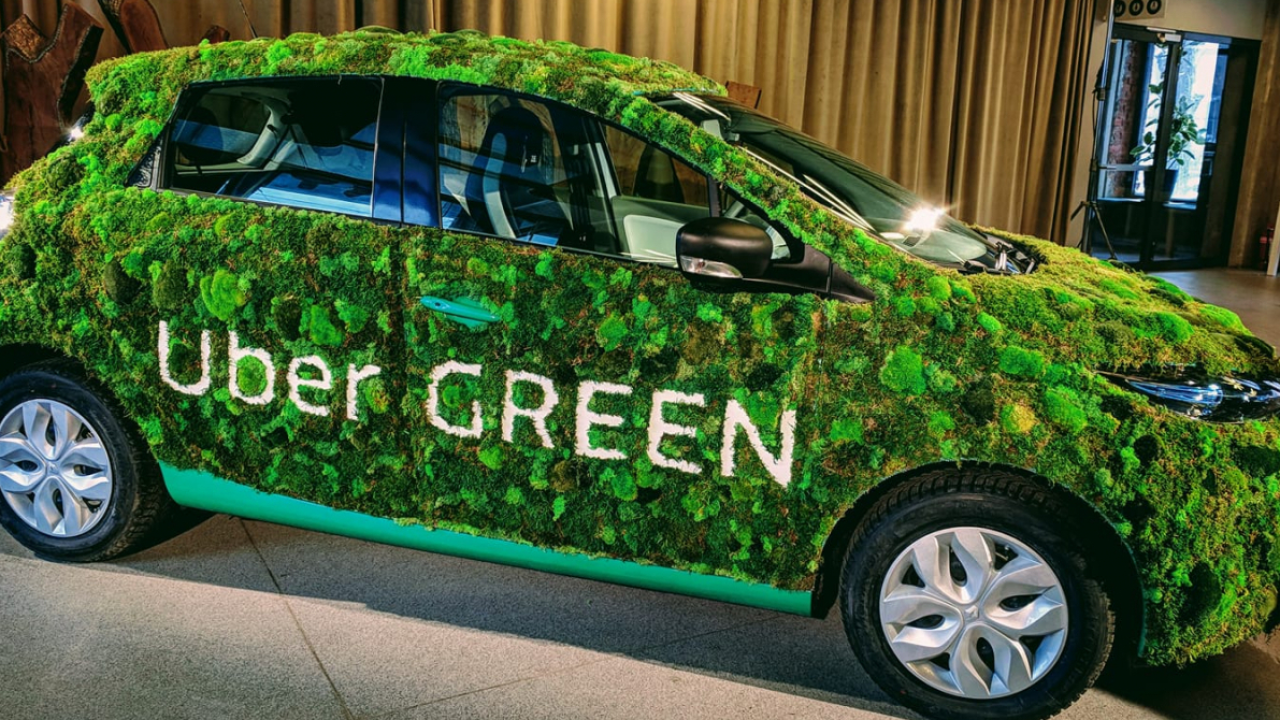 Uber își plătește în plus șoferii ca să devină eco