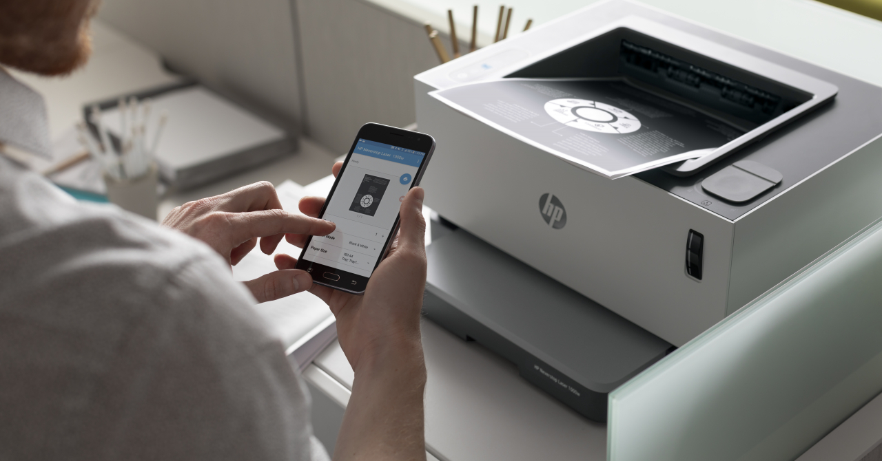 HP lansează prima imprimantă laser din lume cu rezervor reîncărcabil de toner