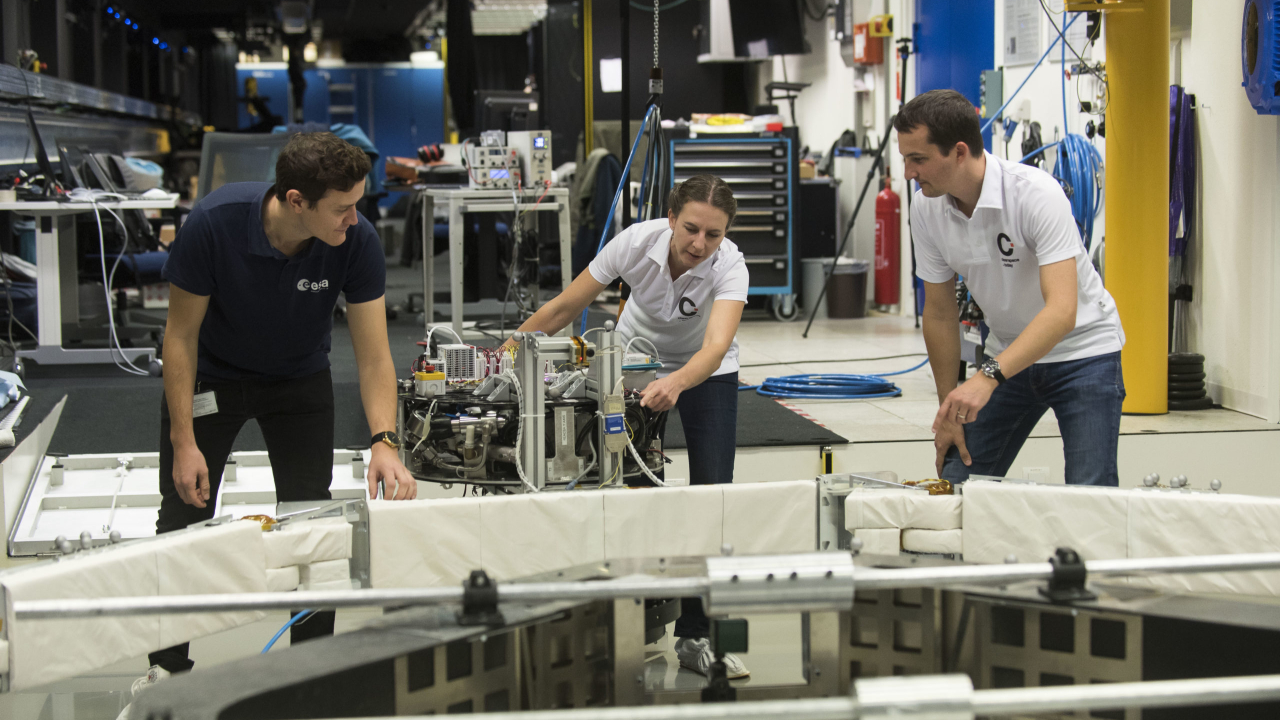 AROBS Transilvania, implicată în misiunea de eliminare a deșeurilor de pe orbită