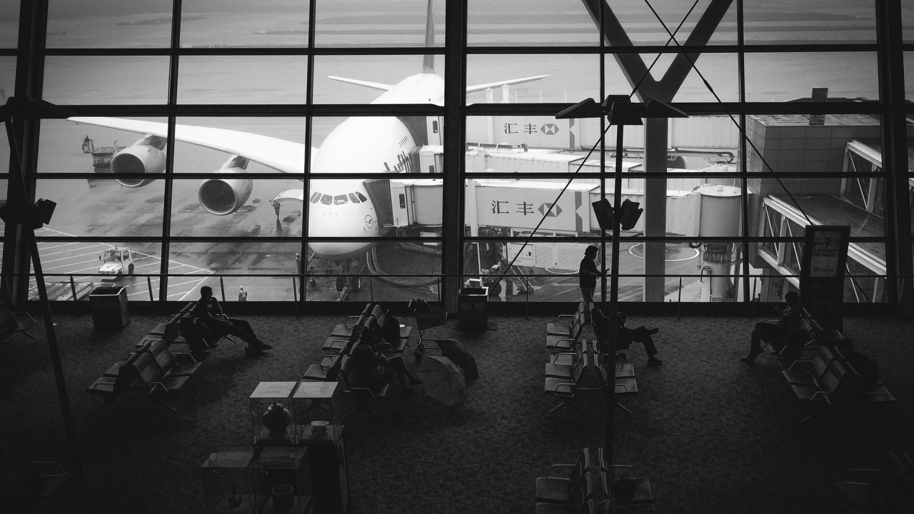 Românii care te ajută să îți recuperezi banii pe zboruri întârziate