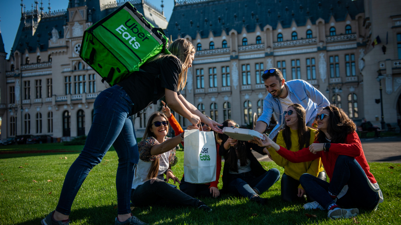 Uber Eats, extindere în România: se lansează la Iași