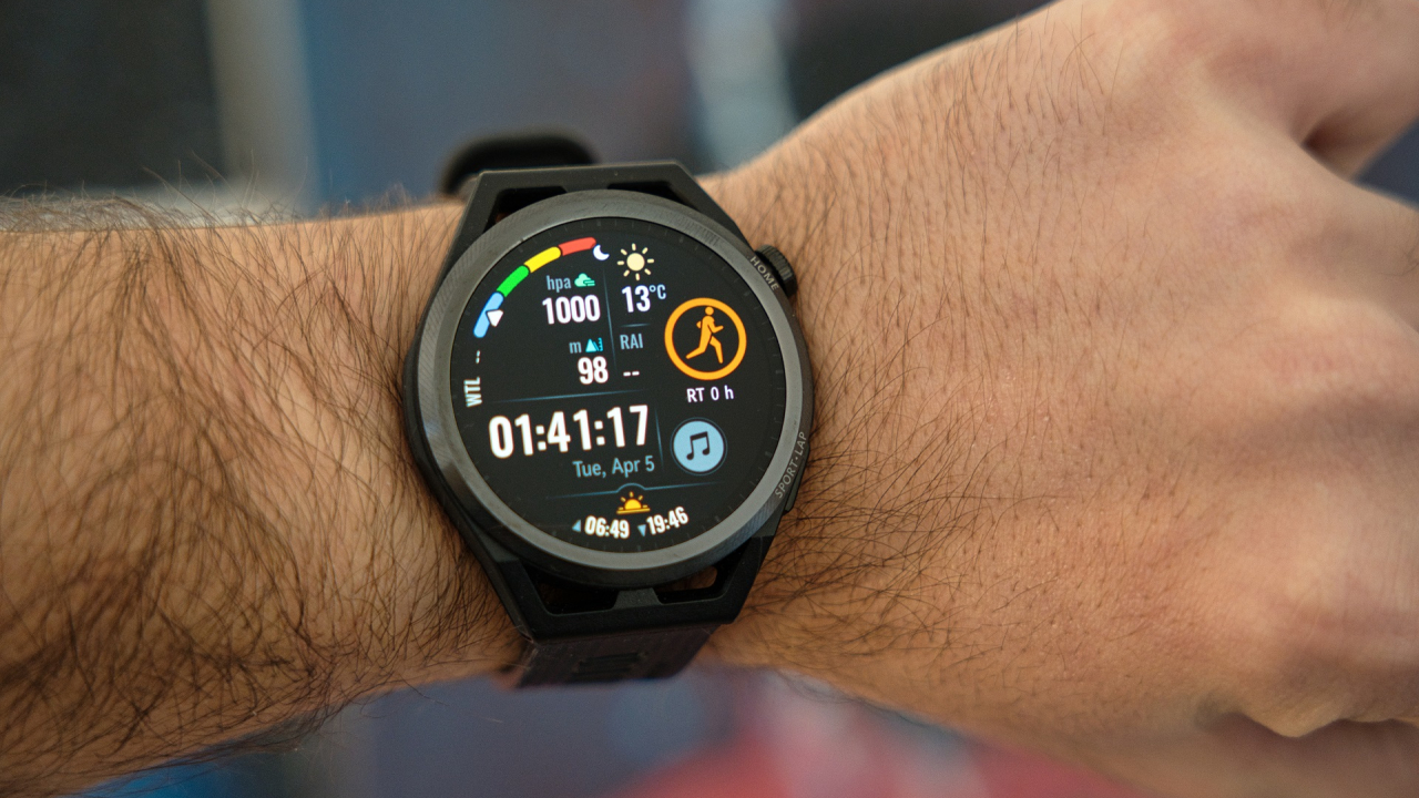 REVIEW HUAWEI Watch GT Runner: Ceasul care te face să o iei la fugă de plăcere