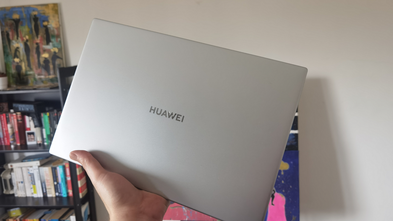 Review HUAWEI MateBook D14: Laptopul perfect pentru birou