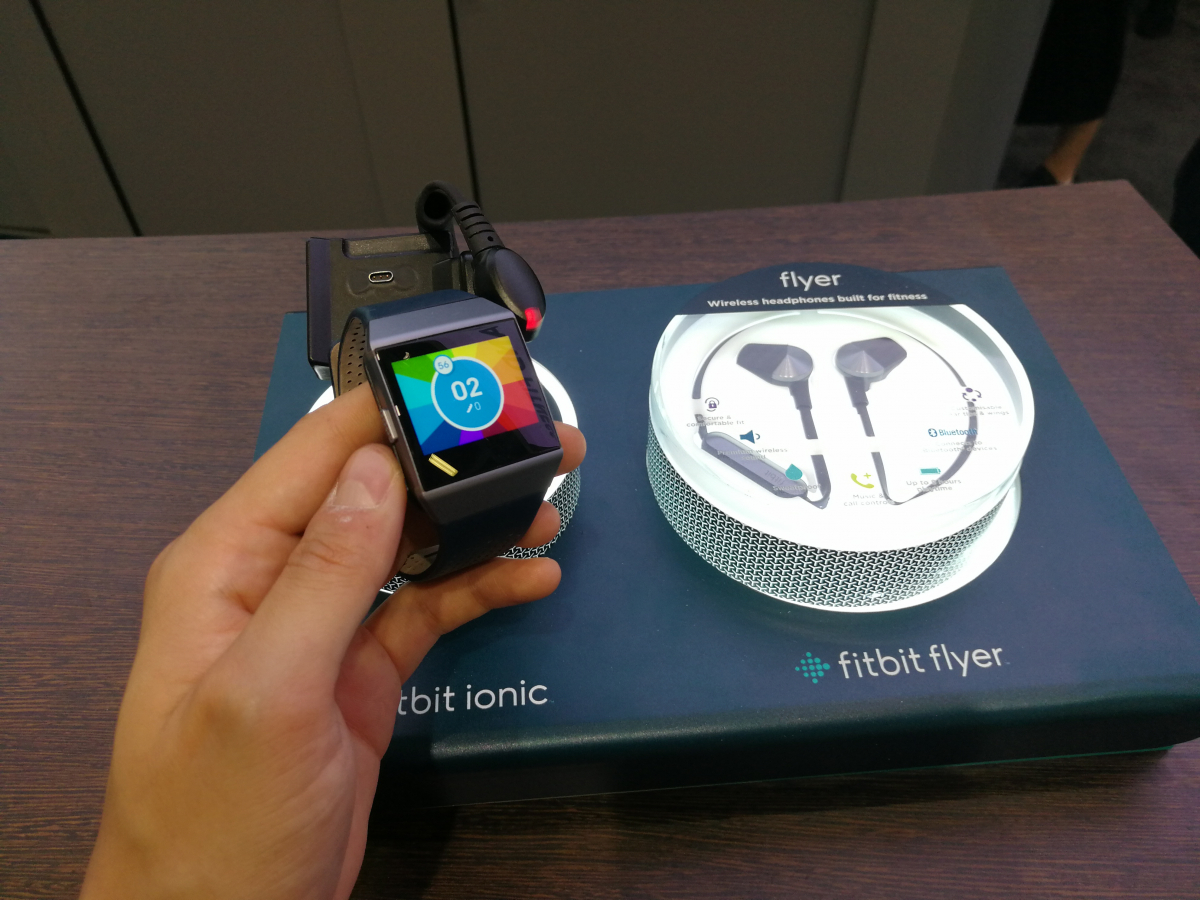 Fitbit Ionic ajunge în România prin Orange