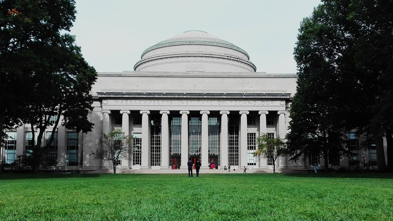 „Politehnica americană”, 1 mld. dolari pentru a deschide colegiu pe AI