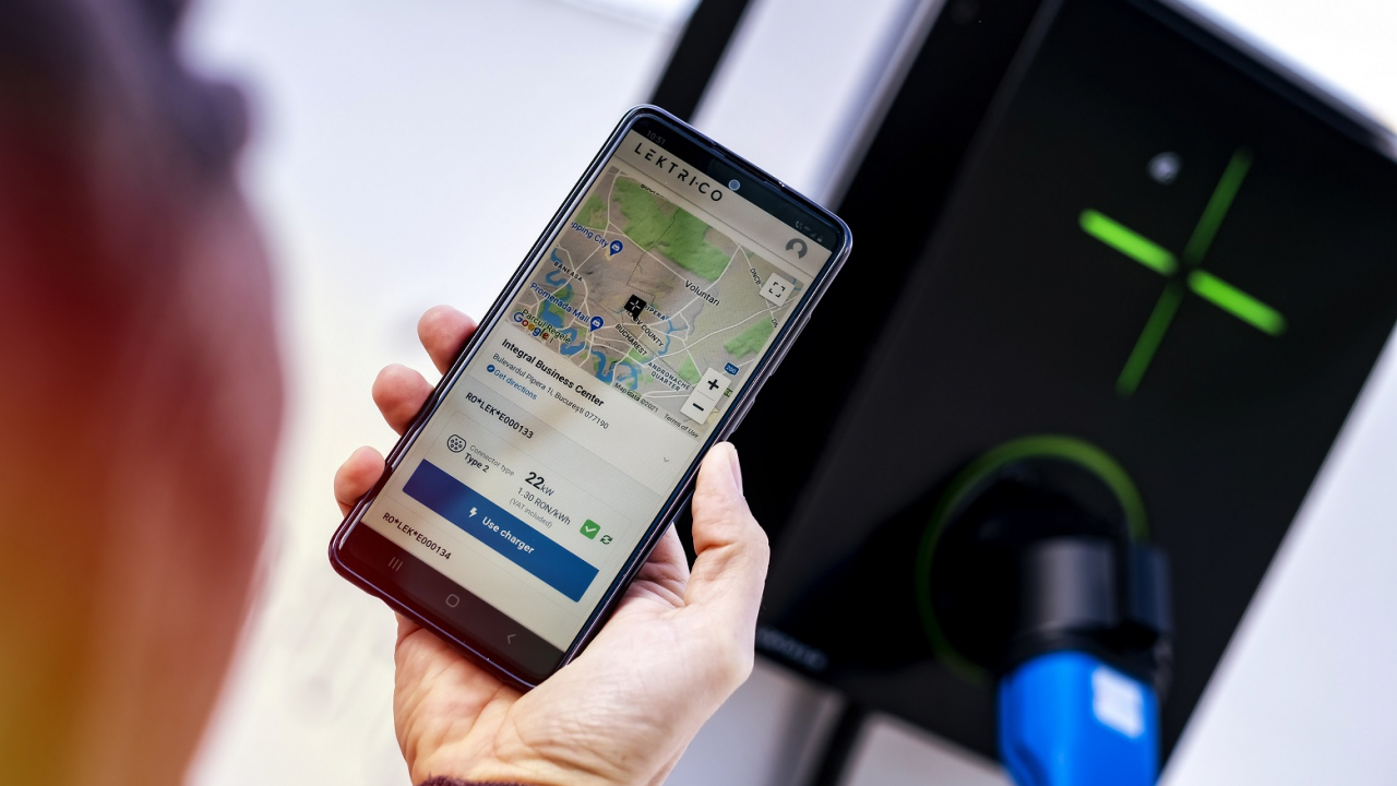 Ai încărcător de mașini electrice? Firma aceasta îți permite să faci bani cu ele