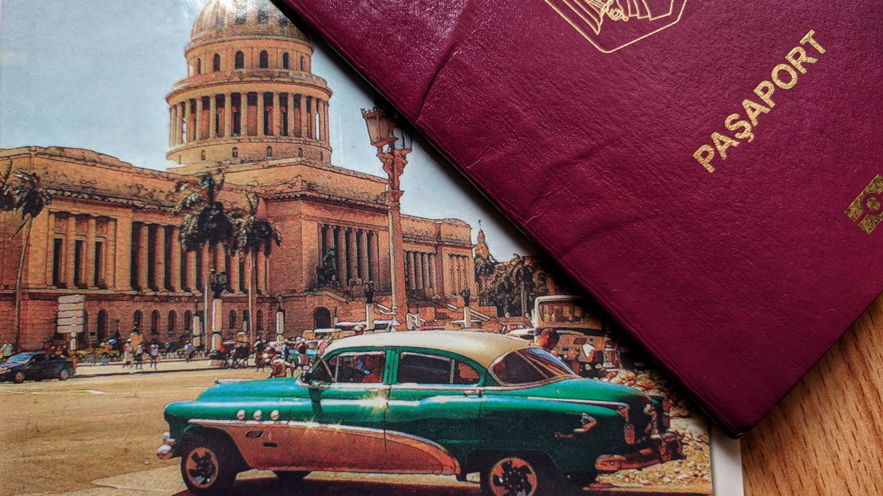 Cât costă pașapoartele românești pe Dark Web?