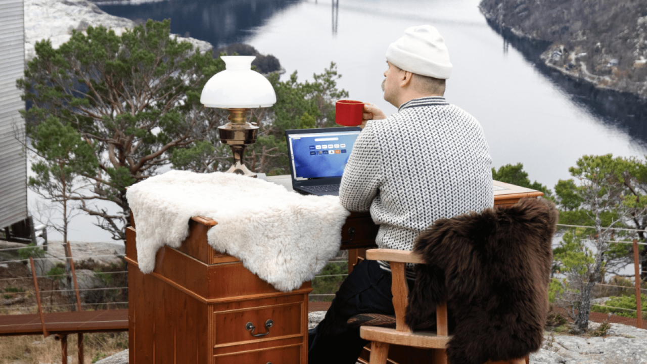Un birou hygge? Cum câștigi 6 zile de work remote în fiordurile norvegiene