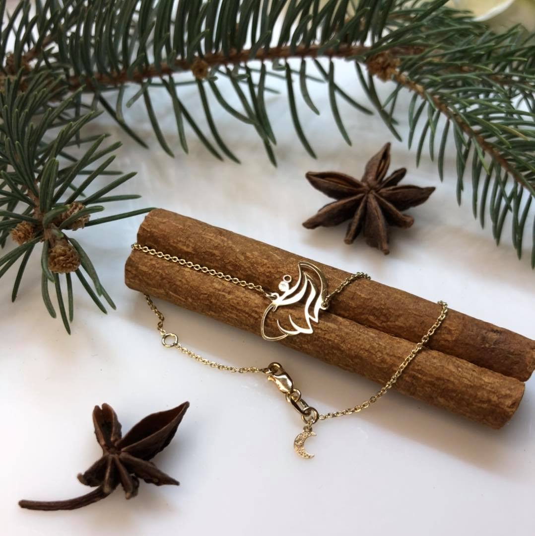 Curandera.ro: de ce cumpără românii bijuterii contemporane în pandemie