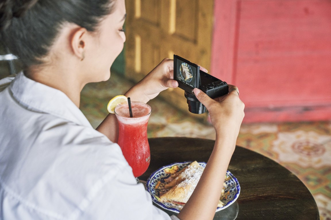 Camere foto compacte: Sony lansează noua compactă premium RX100