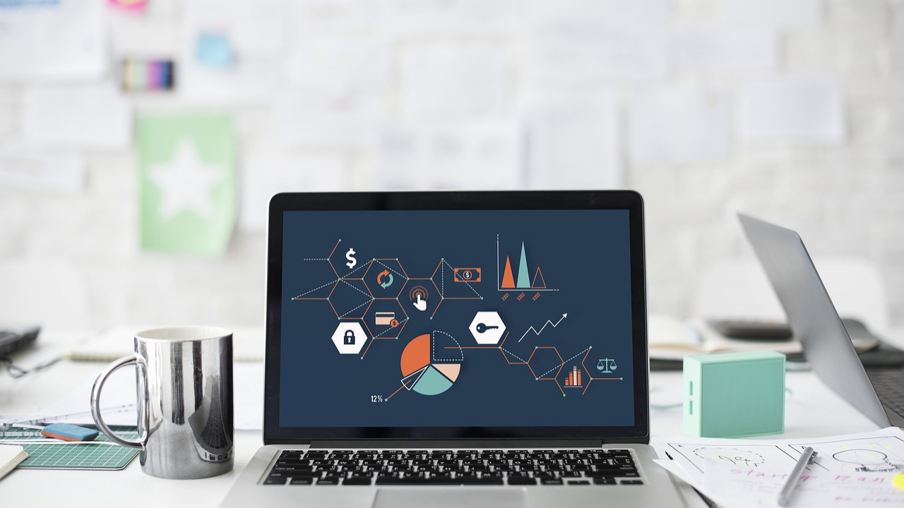 Statul care încurajează plimbatul foilor în locul digitalizării