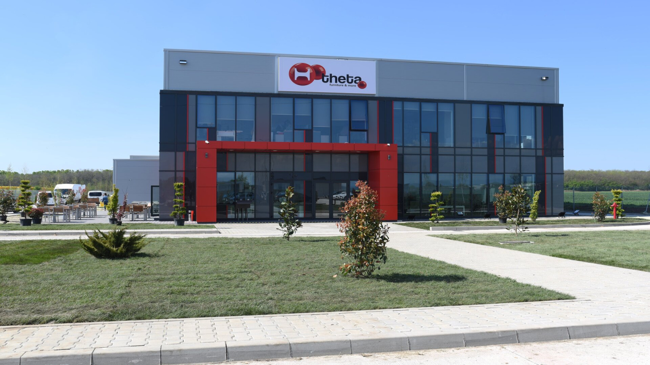 CEO-ul Theta Furniture & More achiziționează 40% din companie prin management buyout
