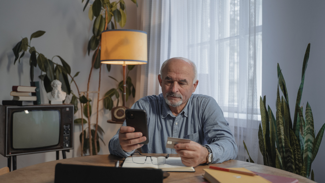 Vânzările online de alimente și produse necesare au crescut cu până la 400%