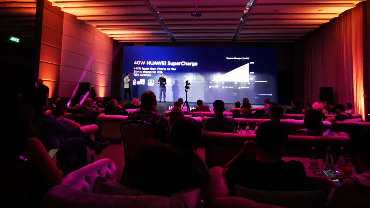 Laptopurile Huawei ajung în România. Când vine și telefonul pliabil