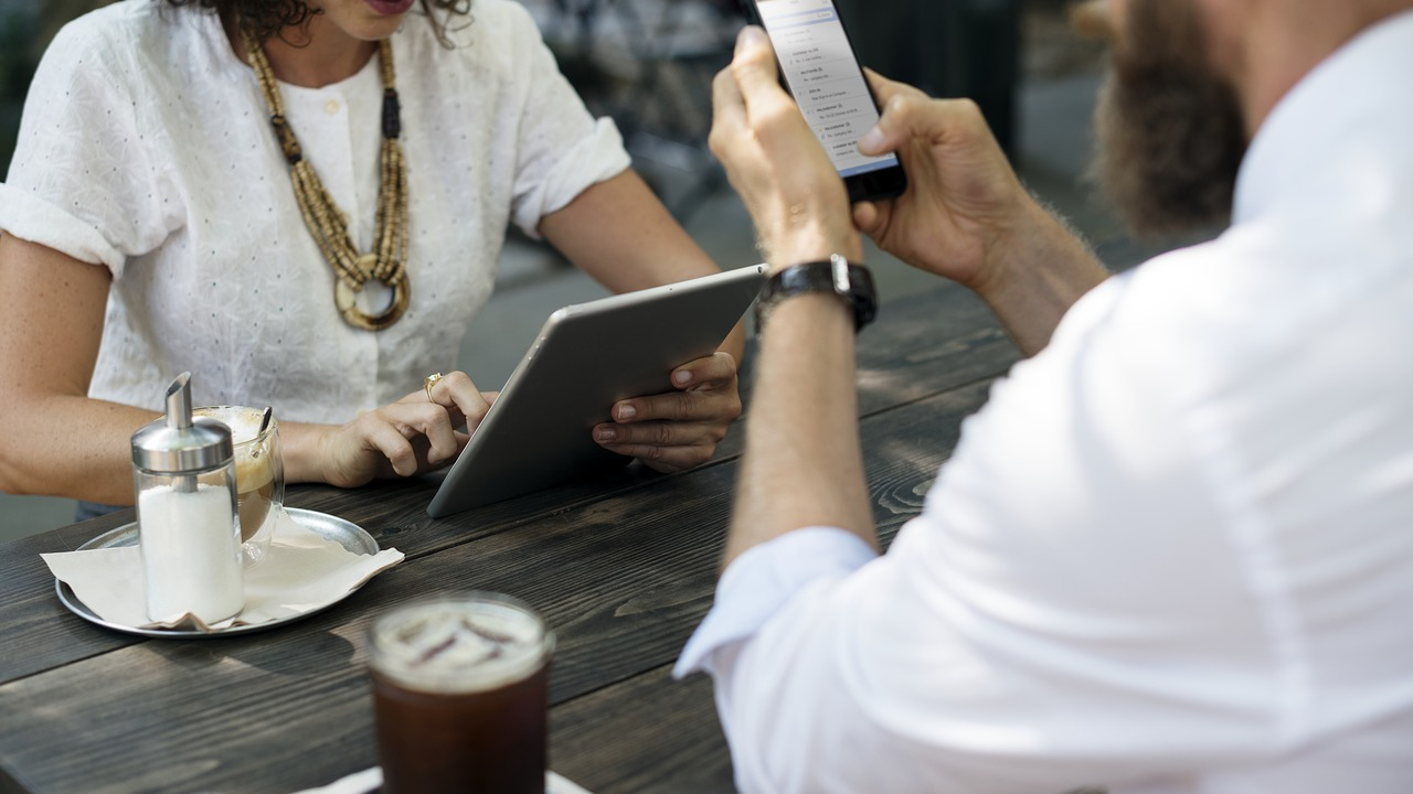 Cele mai avantajoase oferte la abonament: Orange, Telekom și Vodafone