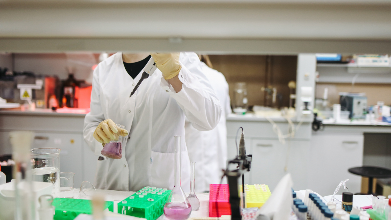 Startup-ul românesc care ar putea ajuta la diagnosticarea mai rapidă a COVID-19