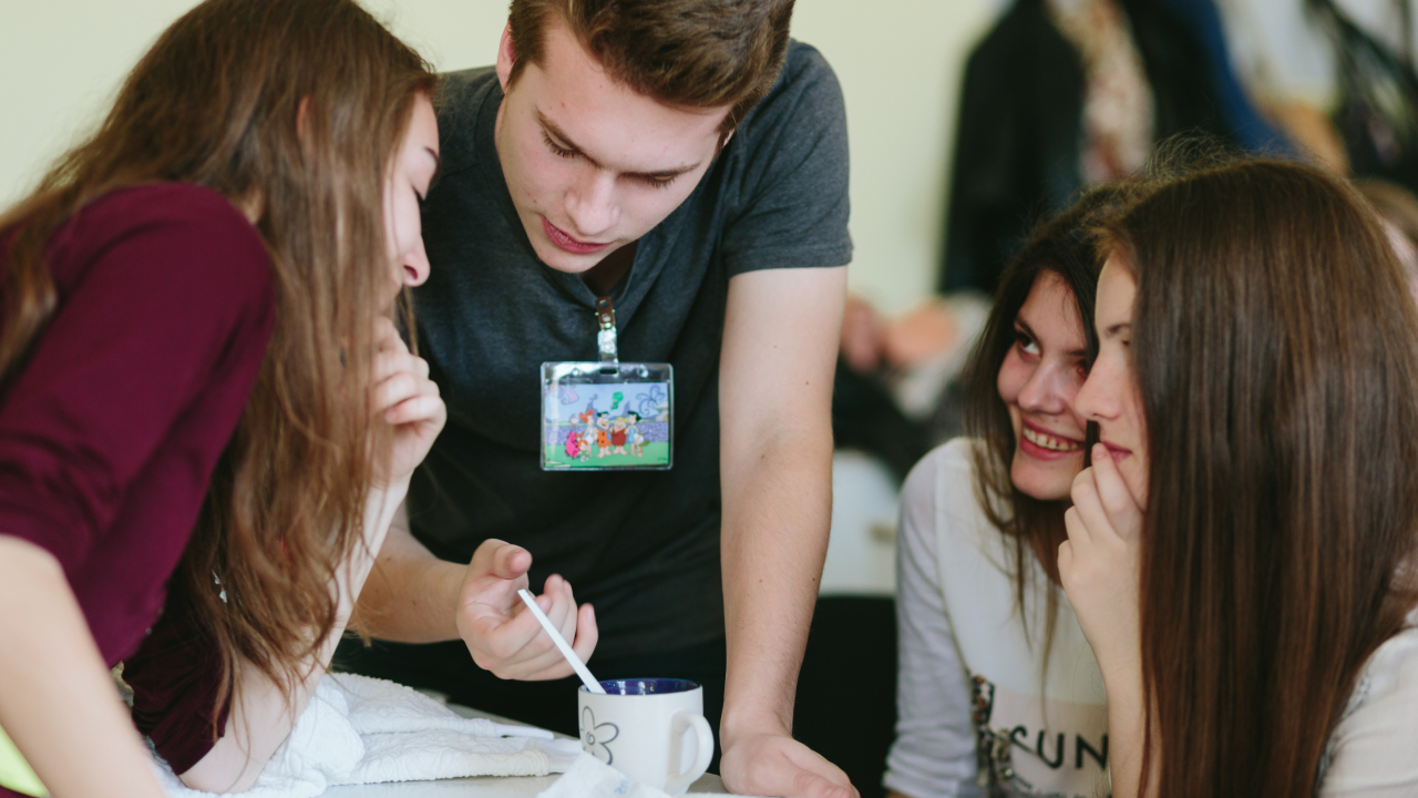 Cei 4.000: elevii români care construiesc proiecte ce salvează planeta