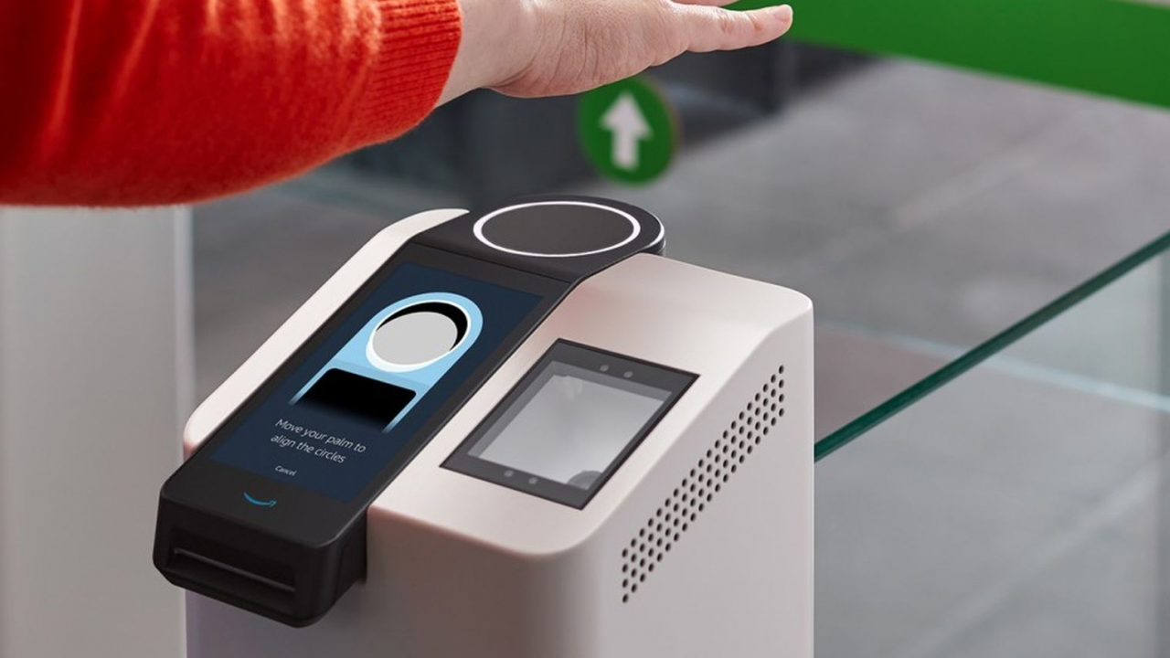 Amazon prezintă sistemul prin care plătești doar cu palma la magazine