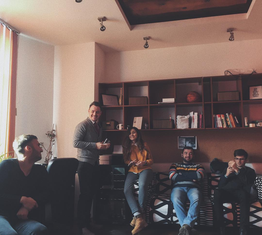 Românii care fac "pizza pentru programatori" - Creative Tim