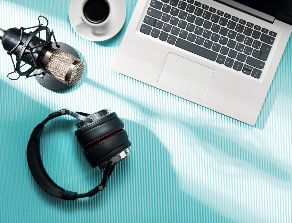 7 podcast-uri pe care orice antreprenor trebuie să le asculte
