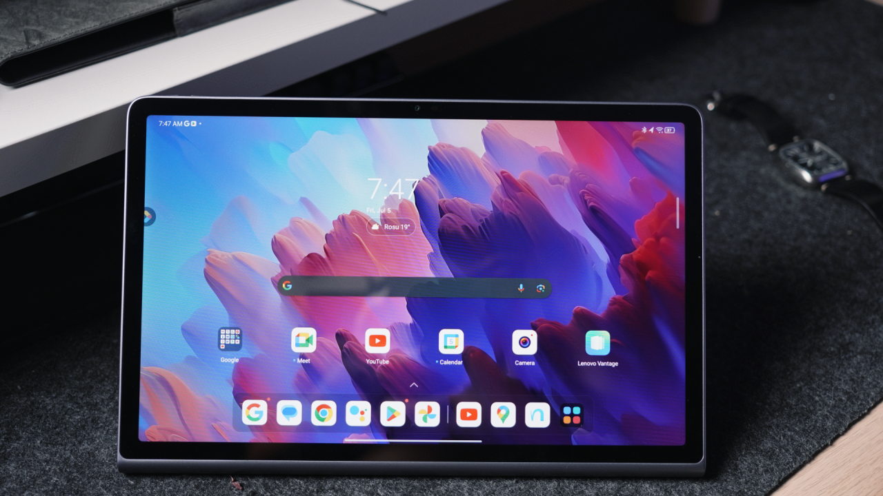 REVIEW Lenovo Tab Plus - o tabletă cu 8 difuzoare pentru filme și muzică