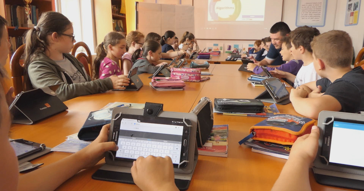 Fundația Orange anunță că programul Digitaliada a ajuns la 50 de școli