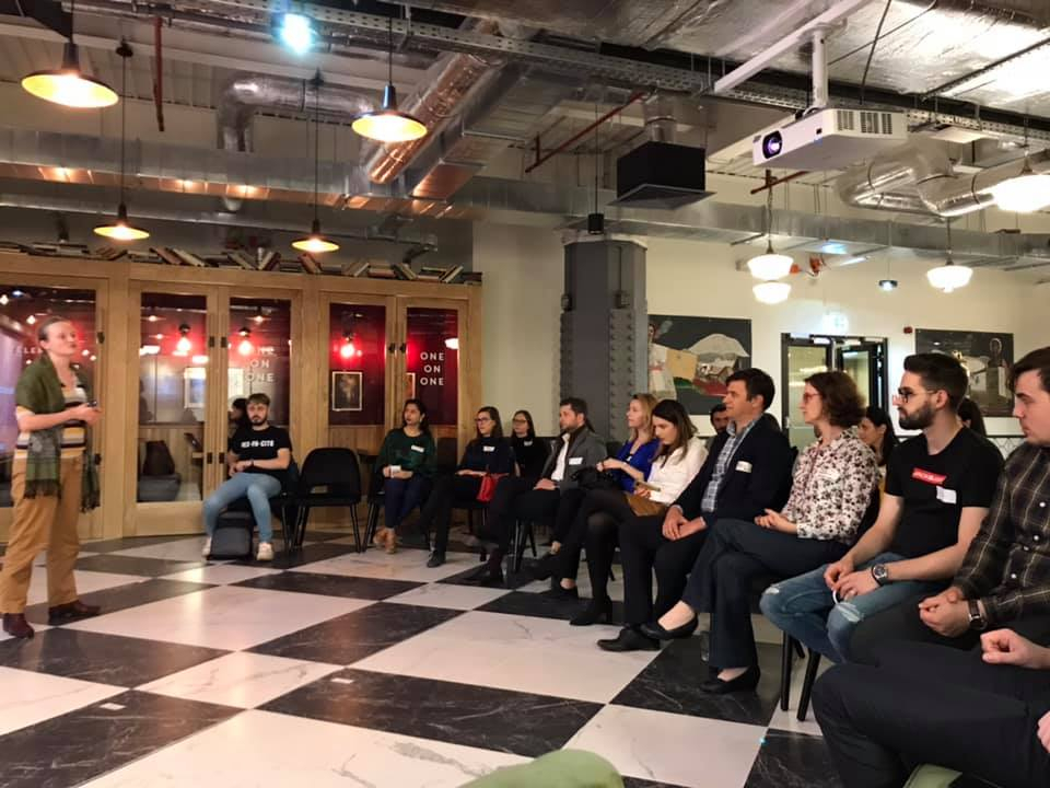 Programator în cinci luni. Wild Code School oferă cursuri în București