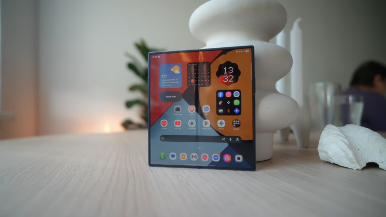 în imagine: Samsung Galaxy Z Fold7