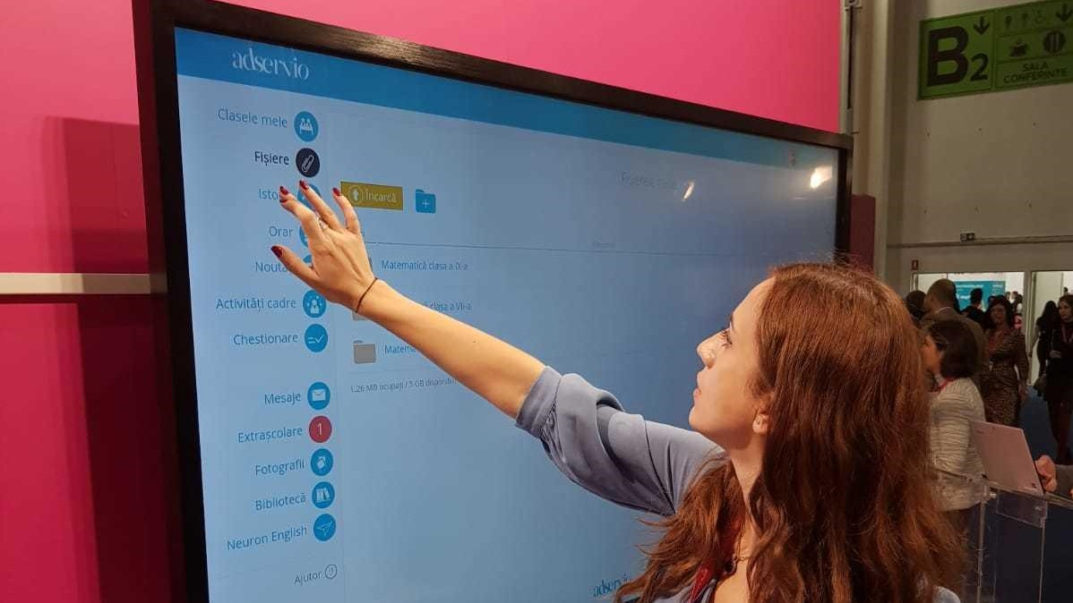 Telekom și Adservio au digitalizat toate școlile și liceele din Buzău