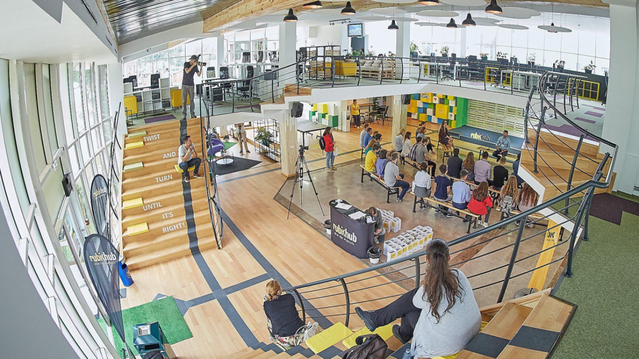 Makeathon pentru startup-uri din zona Moldovei, organizat de Rubik Hub