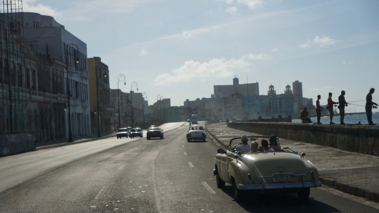 Trabucuri, salsa și rom. Cum arată Havana mea