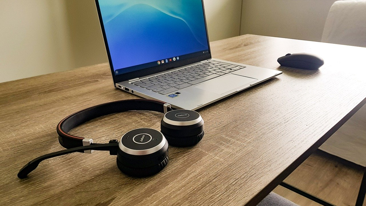 Tendințe în piața de IT: telemuncă pe termen lung și digitalizarea societății