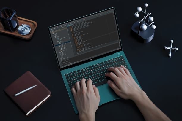 HUAWEI MateBook X Pro: Laptop premium cu procesor de ultimă generație