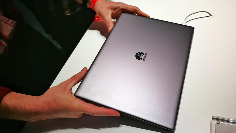 Huawei MateBook X Pro este un laptop superb cu ecran fără margini
