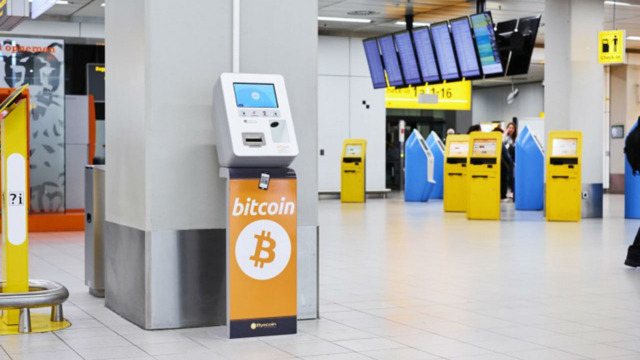 Schimbă euro pe bitcoin: bancomat de cripto într-un aeroport european