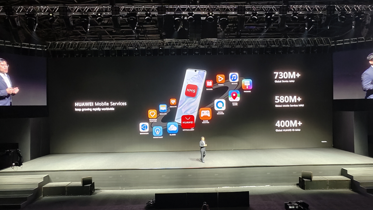 HUAWEI lansează noi telefoane, căști cu preț bun și tabletă e-Ink de tip agendă