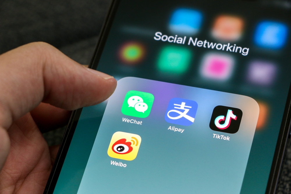 Influencerii chinezi vor trebui să demonstreze cu diplome că știu despre ce vorbesc