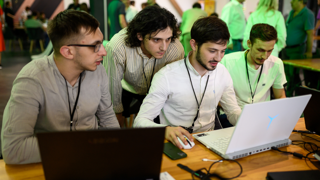 Hackathonul din Republica Moldova unde poți dezvolta produse și câștiga bani