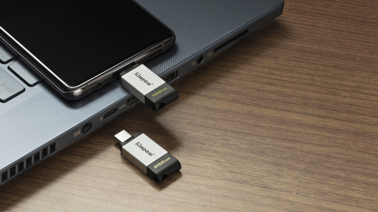 Stick-uri de memorie USB C pentru laptopuri și chiar telefoane