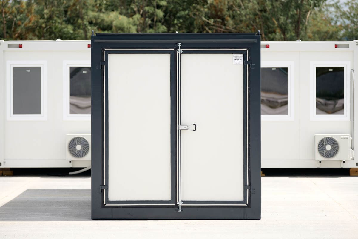Cum alegi un container pentru depozitare materiale când lansezi un start-up în construcții